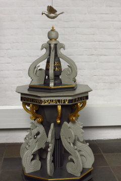 124 hlzernes Taufbecken aus dem Jahr 1645