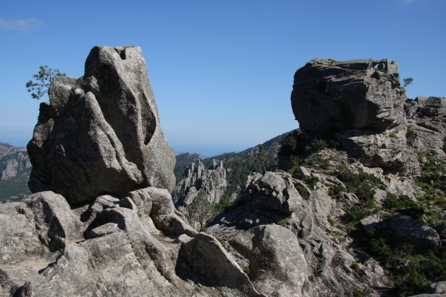 77 bizarre Felsenlandschaft