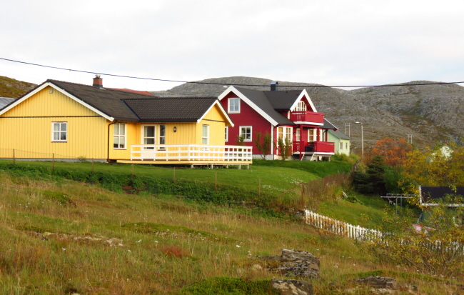 154 typisch fr Norwegen - bunte Holzhuser