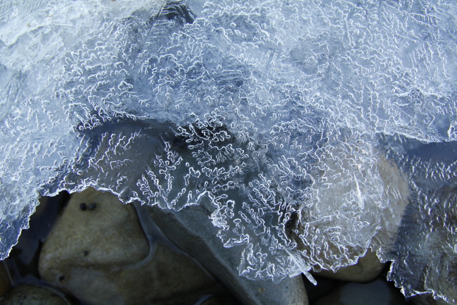37 feine Strukturen der Mini-Eisschollen