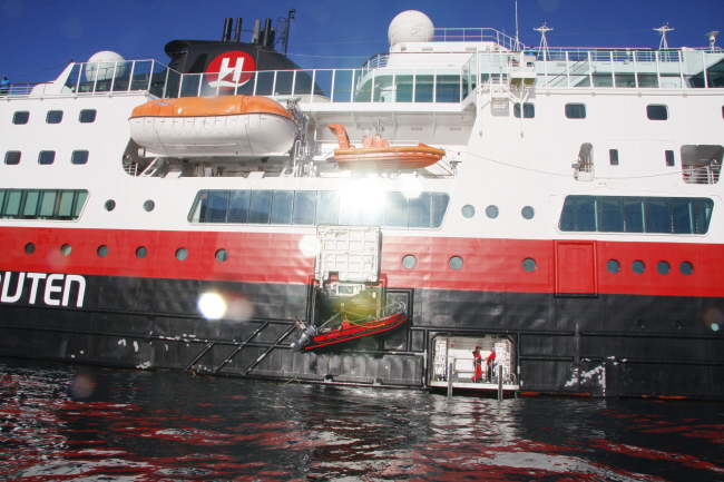 100 Verladen der Polarcirkel-Boote