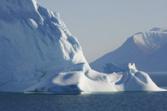 120 Eisberge im Sonnenlicht