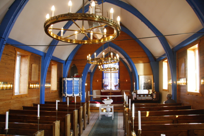 26 Innenansicht der kleinen Kirche