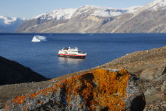94 MS FRAM im Kaiser Franz Josef Fjord vor Ymer er