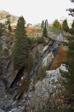 103 die Hngebrcke berspannt die breite Plimaschlucht