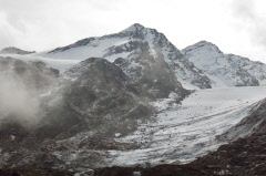 124 leichter Schneegriesel fllt aus den Wolken