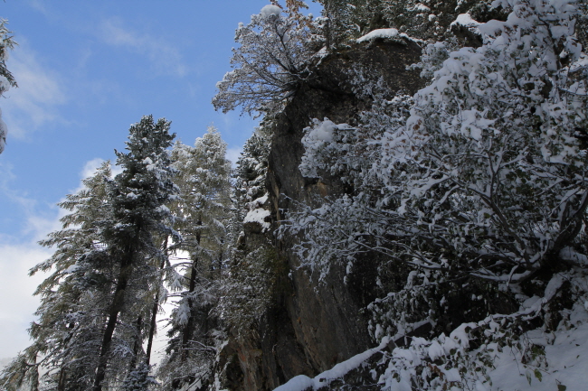 155 steile Felsen am Zufrittsee