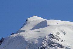 22 der vergletscherte und verschneite Ortler-Gipfel