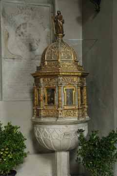 68 der Taufstein
