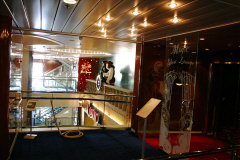 28 Eingang Magic Show Lounge