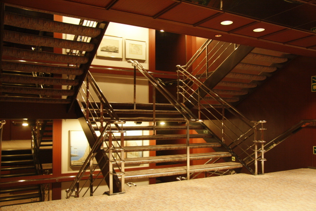 25 vorderes Treppenhaus