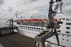 3 Blick vom Cruise Center auf die MS ASTOR