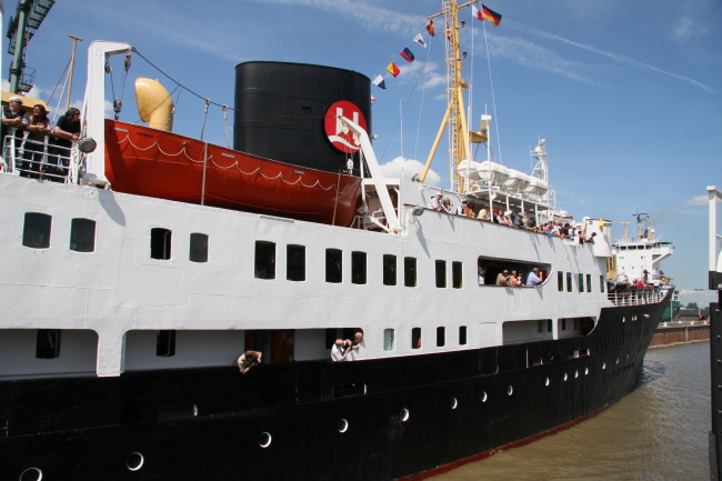 22 in der Schleuse Brunsbttel 17-05-08