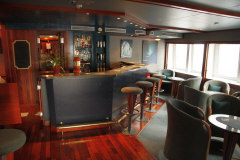 49 Salon Deck mit Bar