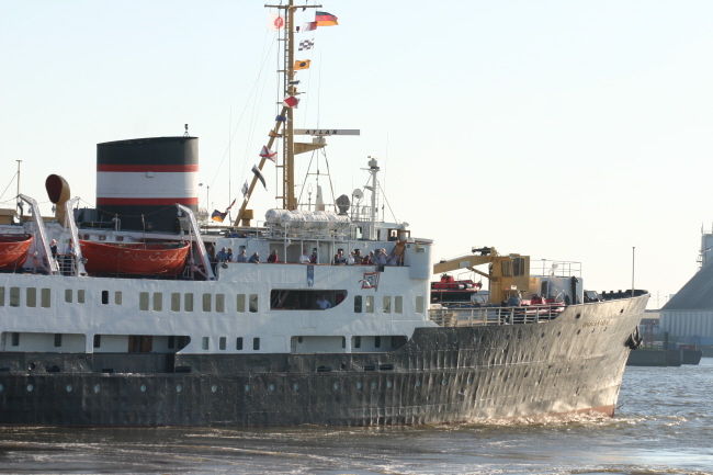 8 auf der Elbe