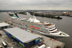 61 MS ARTANIA vor dem Cruise Center 14-07-2011