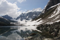 eingerahmt von Bergriesen-der Consolation Lakes