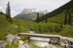 eine Brcke wird passiert